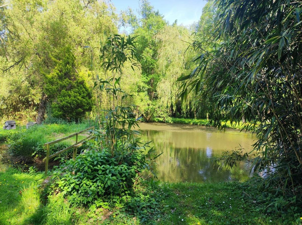 Le Moulin De Benneville Chambres D'Hotes, Petit Dejeuner Compris Cahagnes 外观 照片