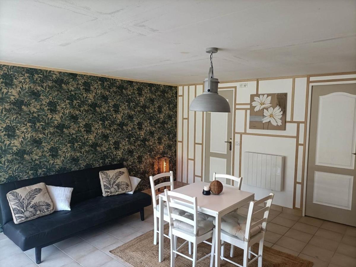 Le Moulin De Benneville Chambres D'Hotes, Petit Dejeuner Compris Cahagnes 外观 照片