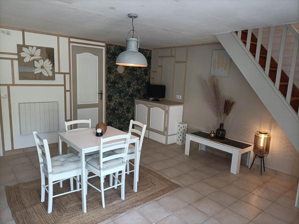 Le Moulin De Benneville Chambres D'Hotes, Petit Dejeuner Compris Cahagnes 外观 照片